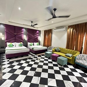 Taj Ronak Luxury Hotels - Agra